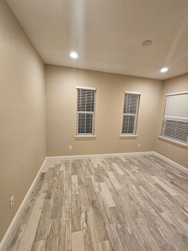 Building Photo - South Reno 4 bedroom home