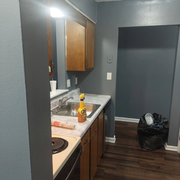 Building Photo - 915 Potter Ave