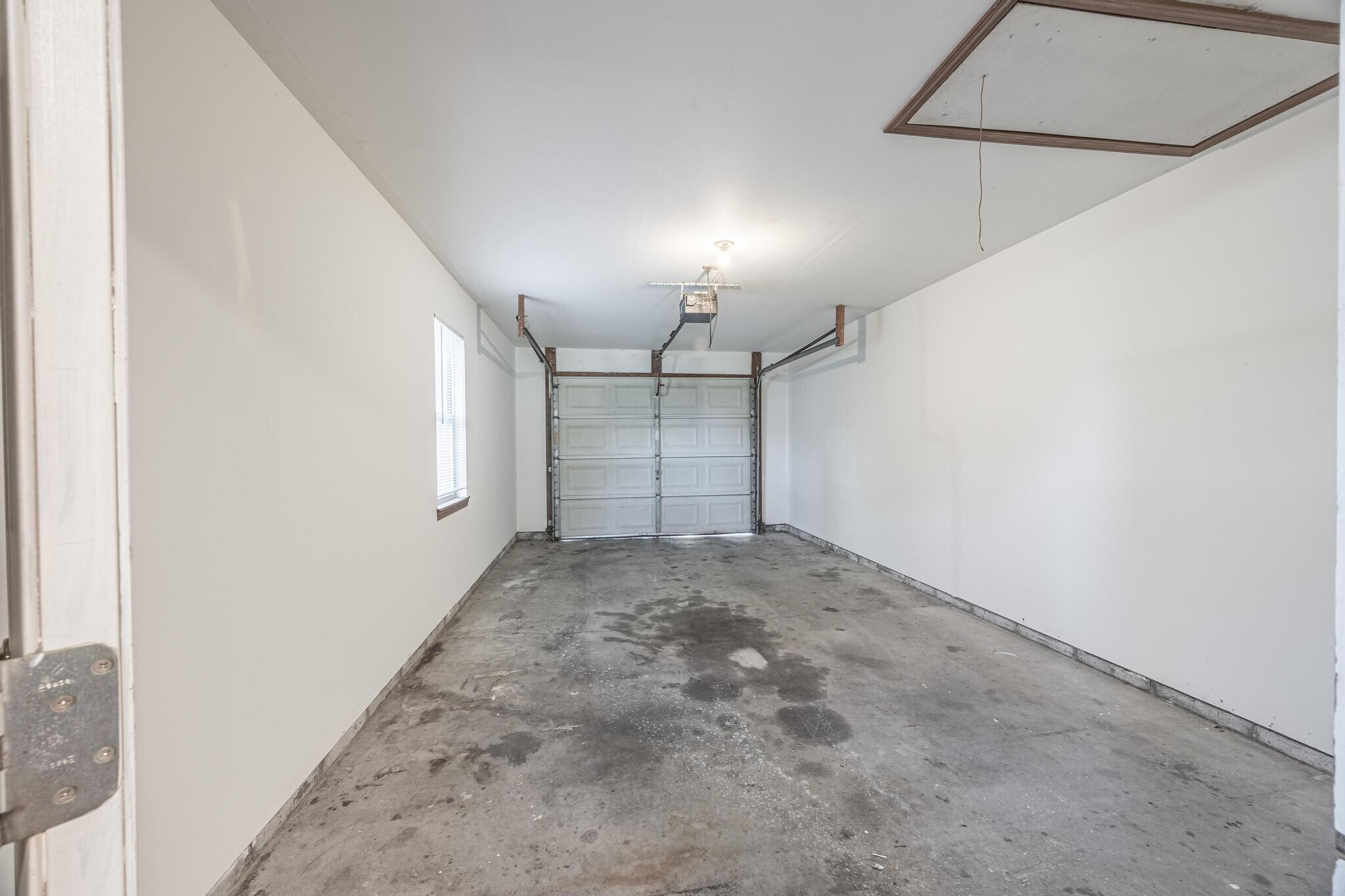 Building Photo - 10896 Oak Blvd