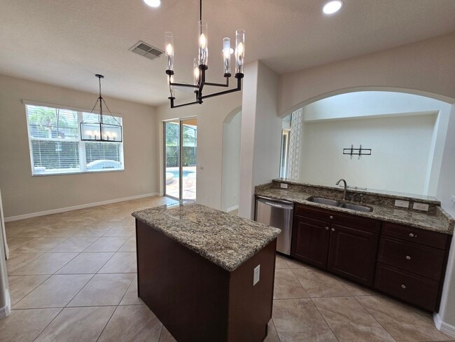 Building Photo - Luxurious Single-Family Home in Secluded Mount Dora Community