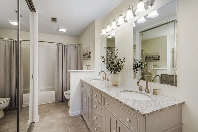 Building Photo - 209 14th St NE