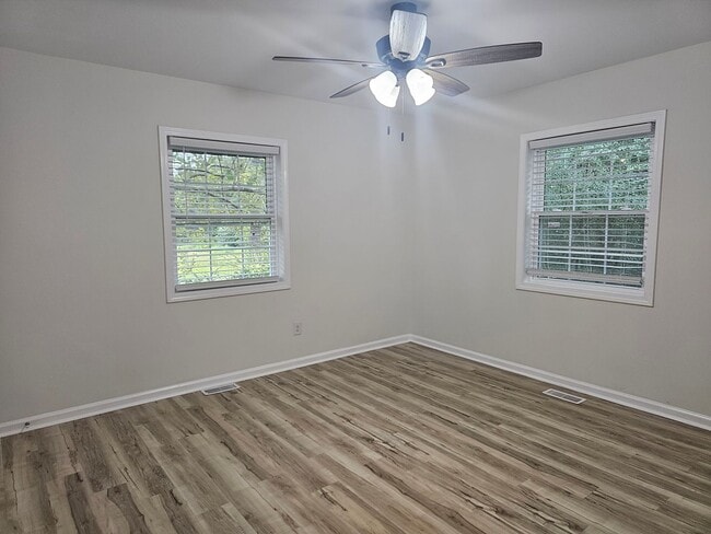 Building Photo - NEW LISTING!!!! Dont Miss Out