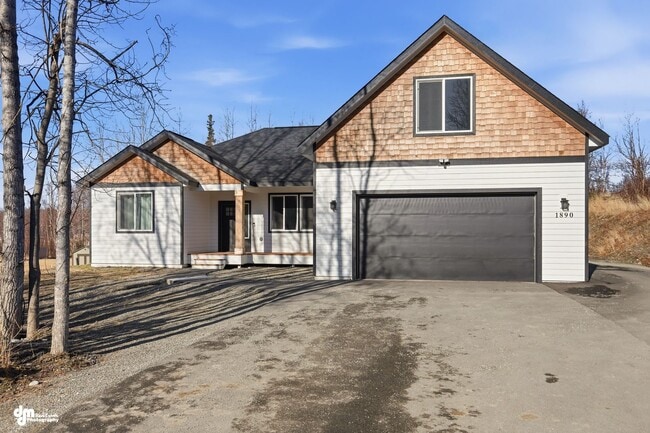 Building Photo - 4 Bedroom | 2.5 Bathroom | 2 Car Garage - Convenient Location!