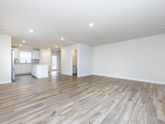 Building Photo - 1048 Old Trade St