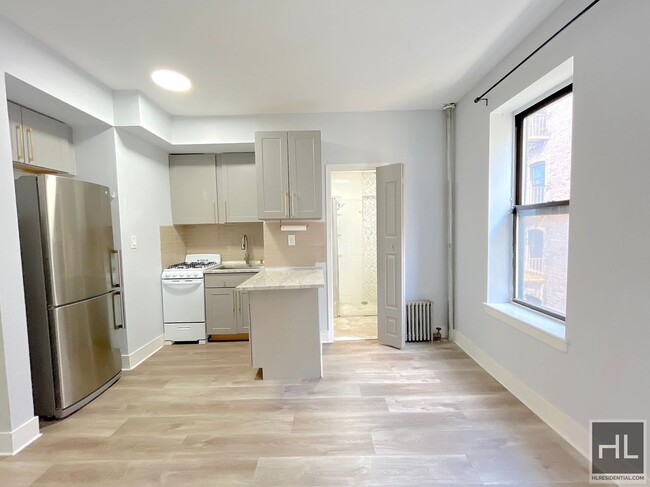 Building Photo - Spacious & Updated 1 bed 1 bath I Hamilton...