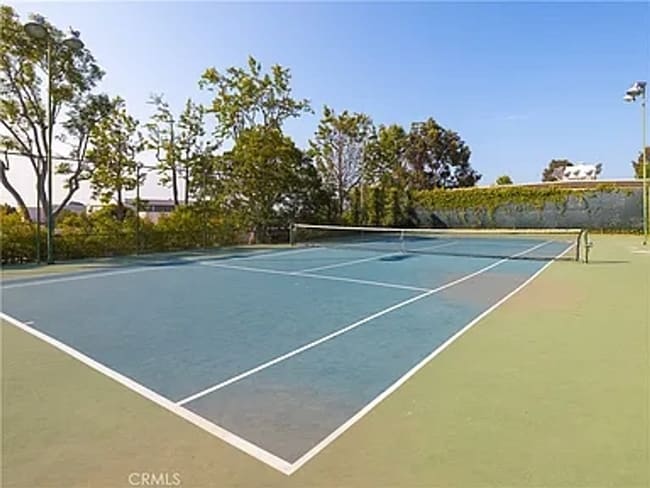 Building Photo - Top Floor 2bd/2ba Condo in the Heart of Playa Del Rey!