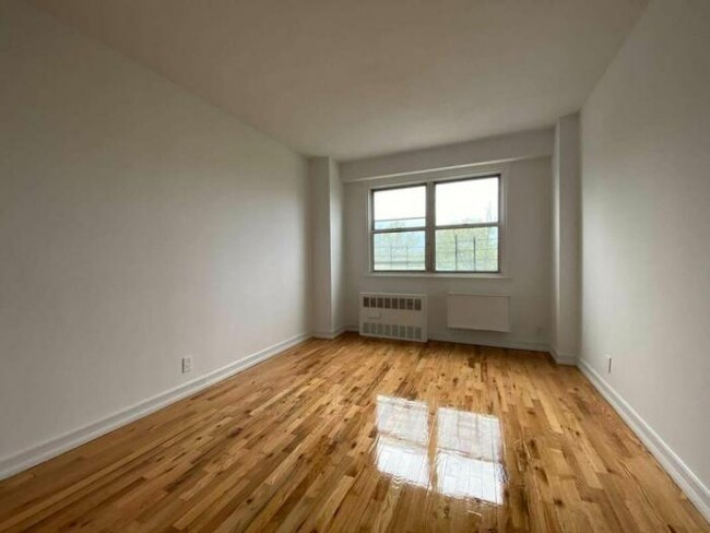 Building Photo - 2 bedroom in BRONX NY 10463