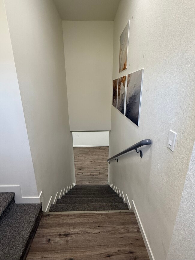 Building Photo - 1535 N 18th Dr