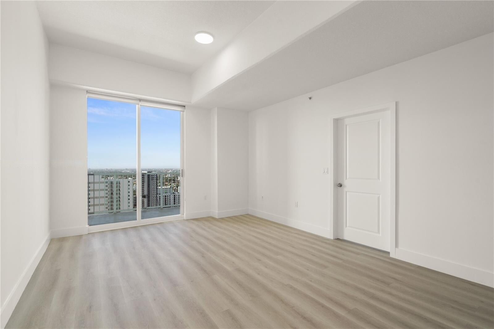 Building Photo - 1250 S Miami Ave