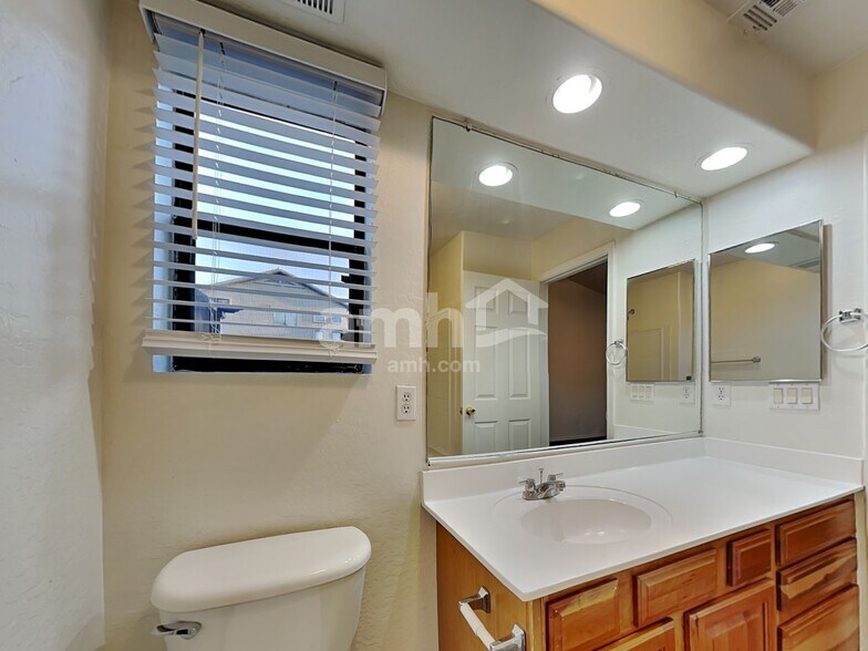 Building Photo - 2525 W Nancy Ln