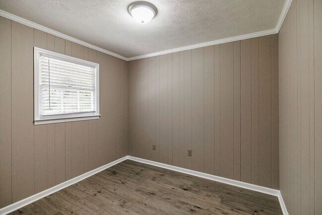 Building Photo - 1110 Maple Cir
