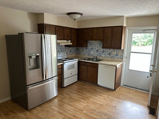 Building Photo - 415 Ridgewood Ln