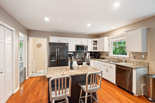 Building Photo - Single Family Home: Durham/Chapel Hill Line