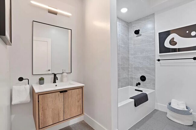 Building Photo - 276 Duncan Ave