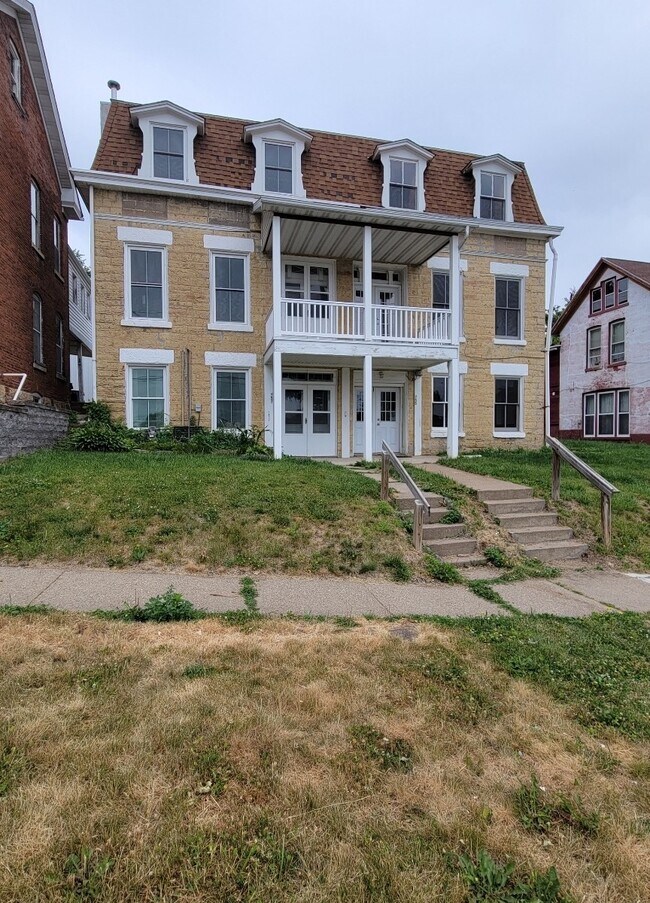 Primary Photo - 757 W 3rd St
