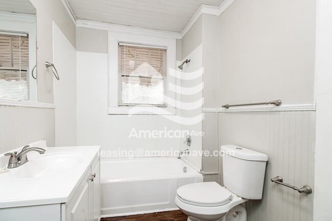 Building Photo - 4213 Ridgewood Ave