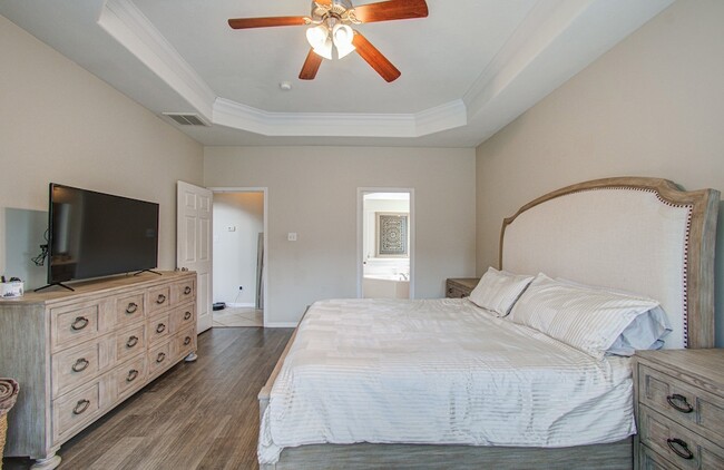 Building Photo - 26427 Sagewood Forest Dr