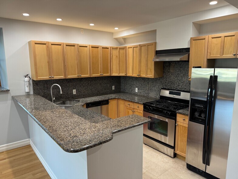 Building Photo - 315-1 Park Ave