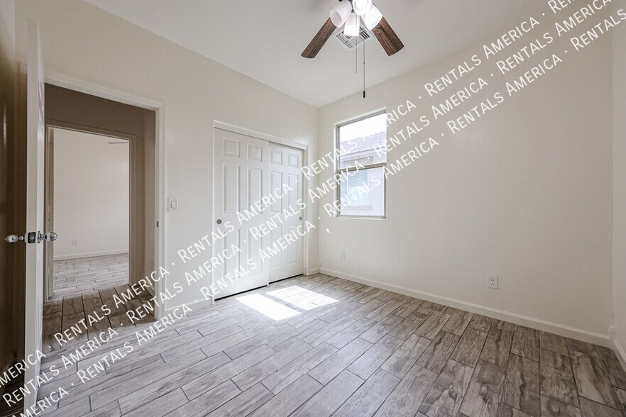 Building Photo - 9820 W Sanna St