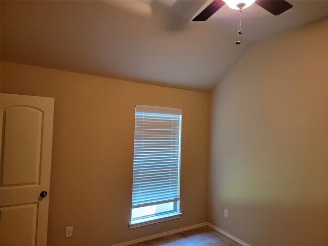 Building Photo - 5534 Stoneridge Ct