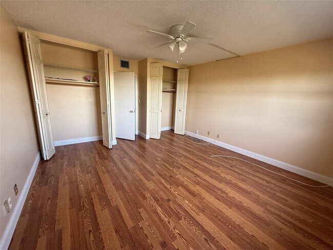 Building Photo - 3575 Brokenwoods Dr