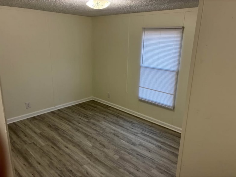 Building Photo - 1701 Orchard Farm Ln