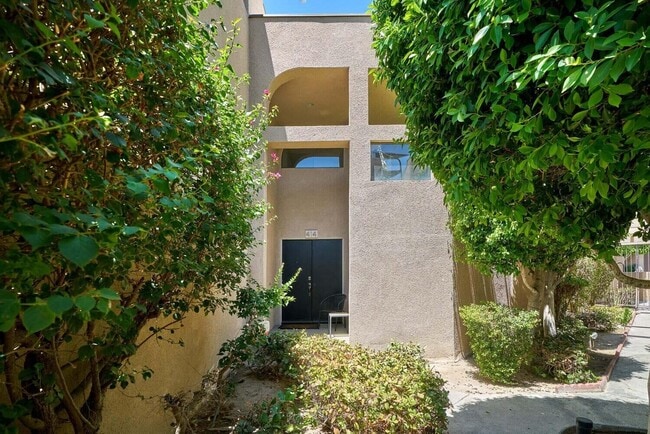 Building Photo - 414 Village Square N