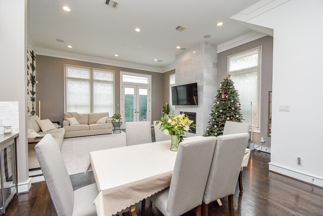 Building Photo - 1211 Rosine St