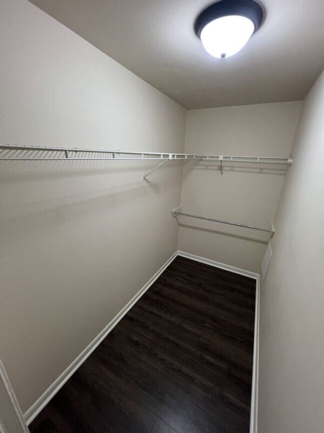 Building Photo - Brightside View