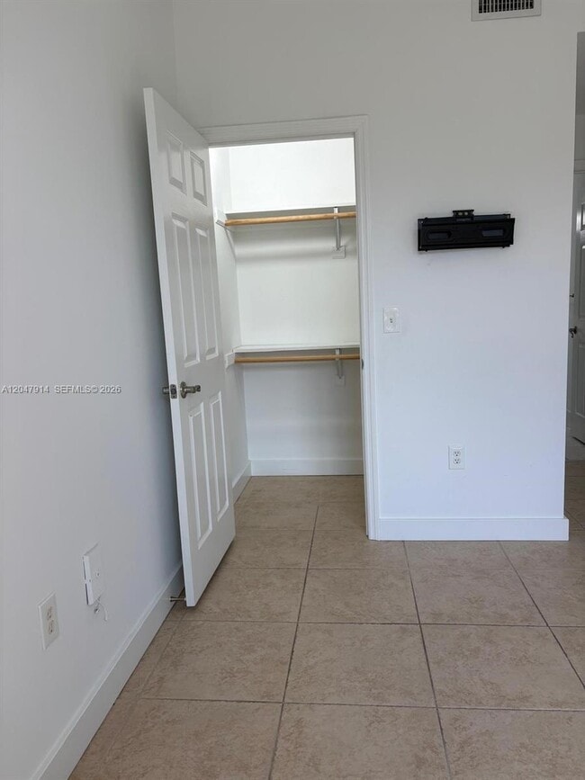 Building Photo - 2080 Greenview Shores Blvd