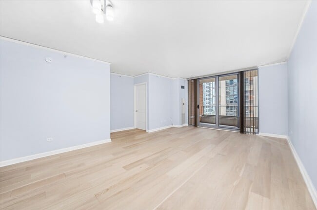 Building Photo - 420 E Waterside Dr