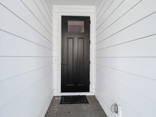 Building Photo - Malena Park - Brand New Townhouse Availabl...