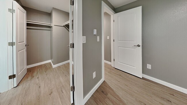 Building Photo - 1105 S Woodlawn St