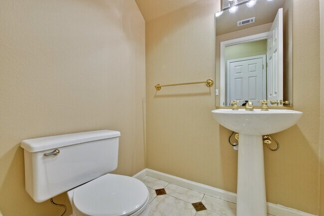 Building Photo - 443 Farrel Ct