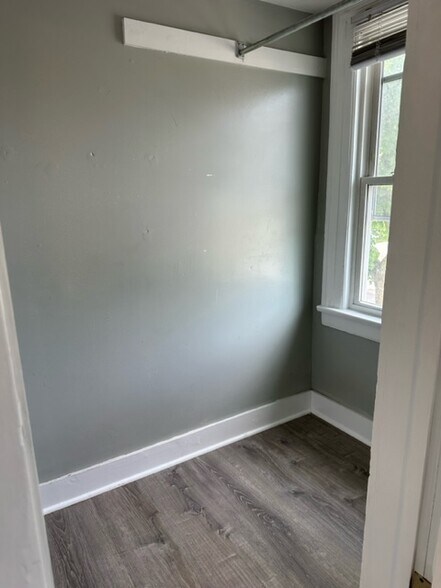 Building Photo - 353 Gregory St