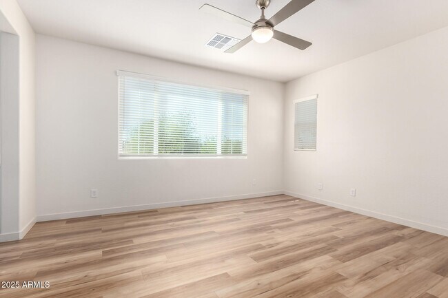 Building Photo - 6556 N 15th Dr