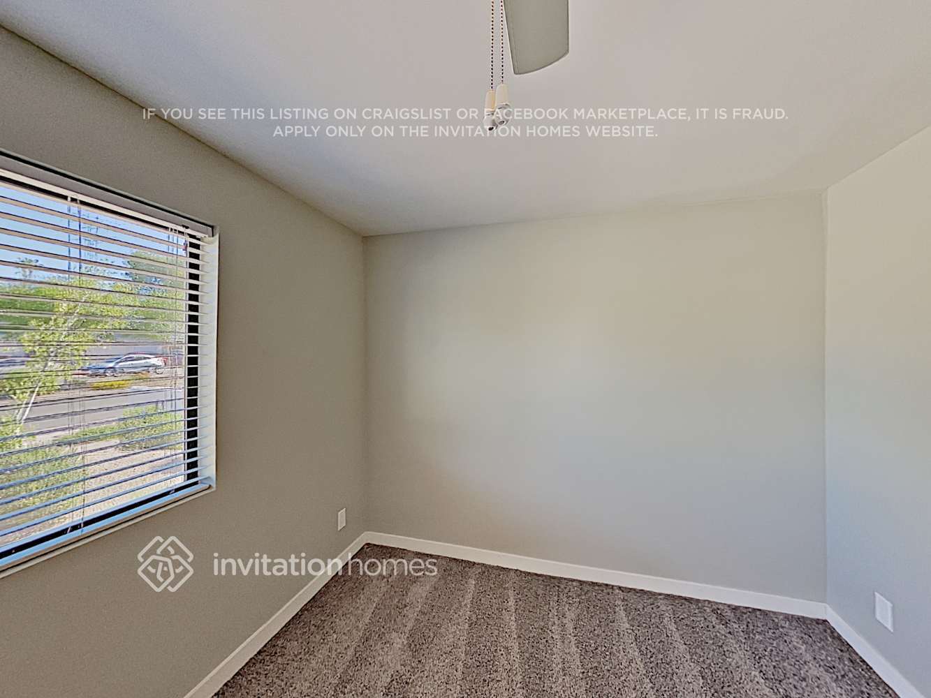Building Photo - 1117 E Alameda Dr