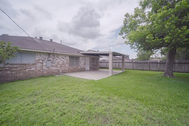 Building Photo - 9811 Mango St