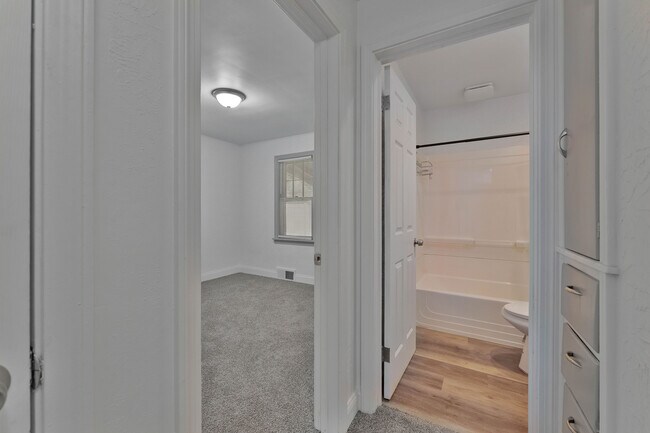 Building Photo - 1539 Weston Ave