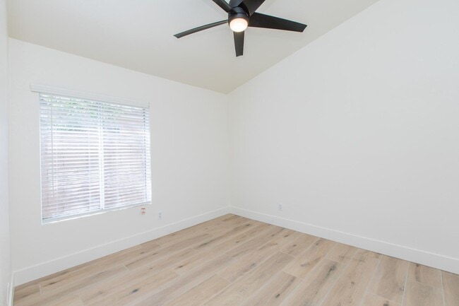 Building Photo - 23554 N 73rd Pl