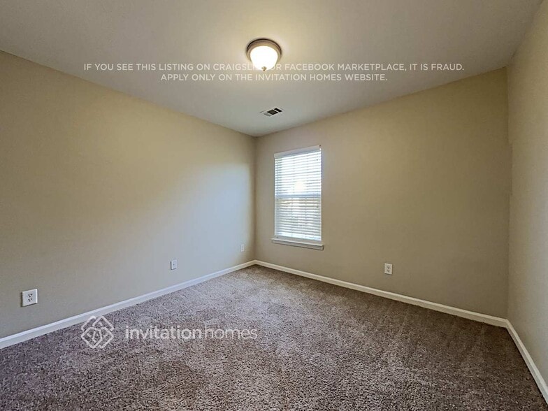 Building Photo - 2730 Englewood Dr