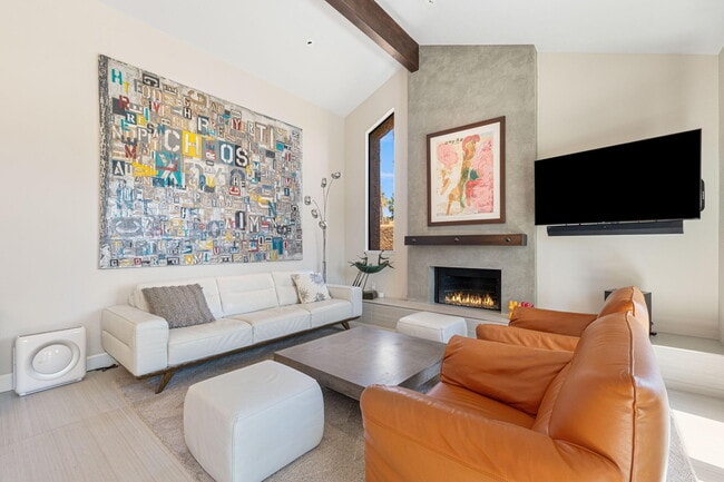 Building Photo - 49069 Mariposa Dr
