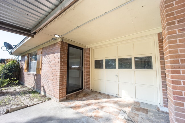 Building Photo - 17411 Strack Dr E