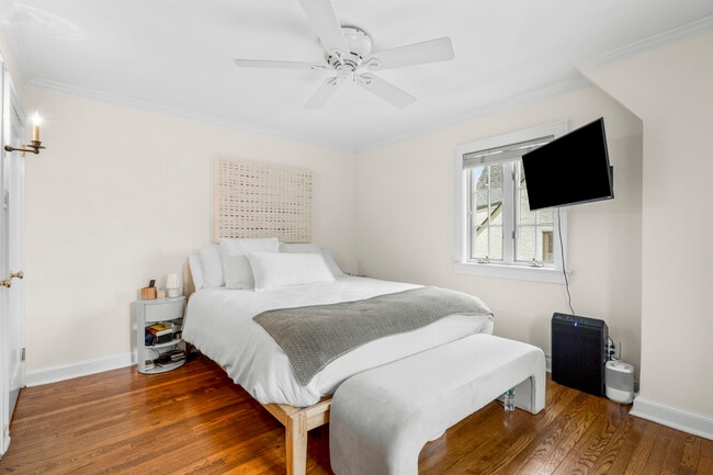 Building Photo - 39 Hillcrest Ave