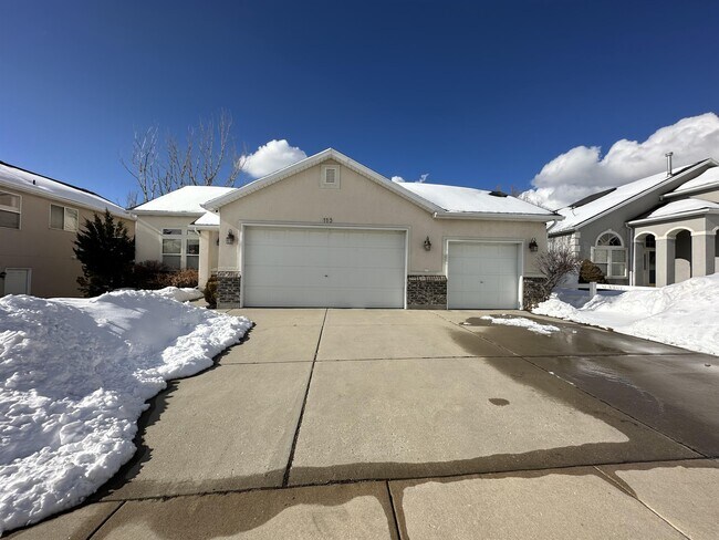 Building Photo - 113 Manilla Dr