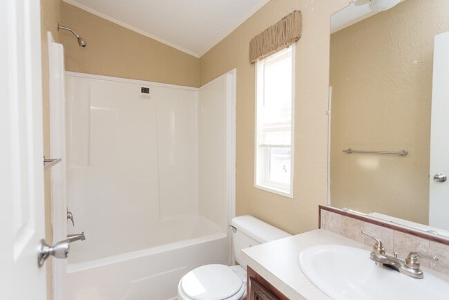 Building Photo - 15818 Country Way