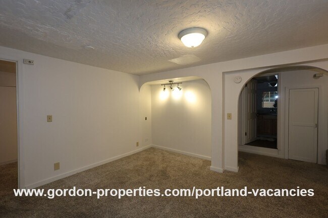 Building Photo - MOVE IN SPECIAL: SE 88th Ave - 2 bedroom a...