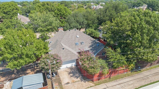 Building Photo - 922 Sycamore Creek Rd
