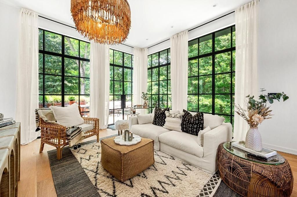 Building Photo - 1008 Albion Ave NE