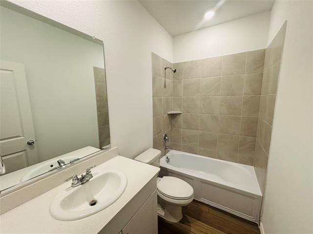 Building Photo - 510 Macdonald Wy